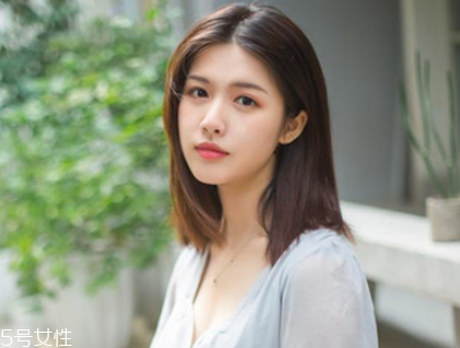 矮個(gè)子女生適合什么短發(fā)？氣質(zhì)齊肩卷發(fā)