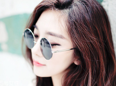 2022最流行的發(fā)色顯白？不同膚色適合不同發(fā)色