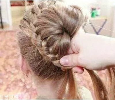 小女孩扎什么頭發(fā)好看？小公主發(fā)型大全