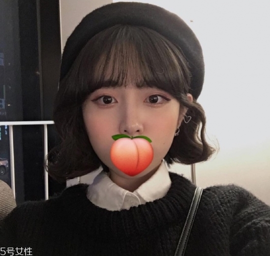 冬天戴帽子怎么扎頭發(fā)好？法式魚骨辮編發(fā)很特別