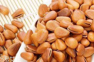 微波爐烤松子如何裂口 微波爐烤松子的技巧 微波爐烤松子如何裂口 微波爐烤松子的技巧