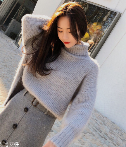 毛衣和針織衫哪個(gè)暖和？毛衣要更適合寒冬