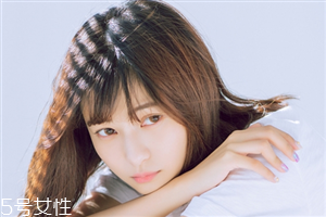 2022最流行的發(fā)色顯白？不同膚色適合不同發(fā)色