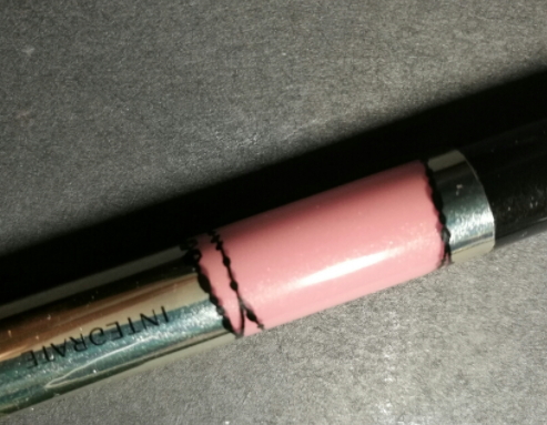 唇彩和口紅哪個危害大？