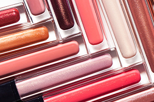 唇彩和口紅哪個危害大？