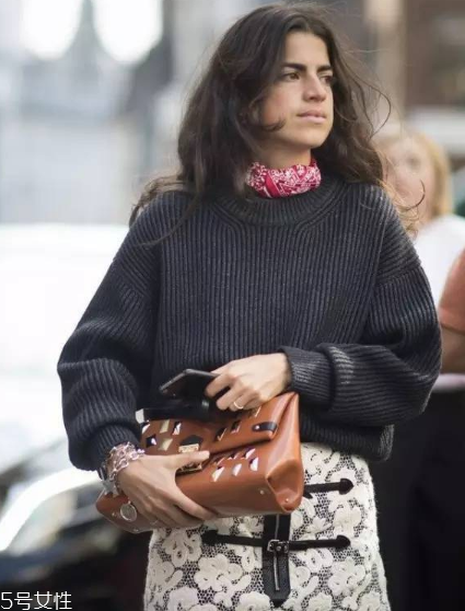 毛衣粘上口香糖怎么辦？巧妙運(yùn)用身邊物