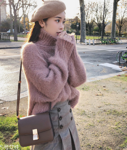 毛衣粘上老鼠膠怎么辦？千萬不要強力拉扯