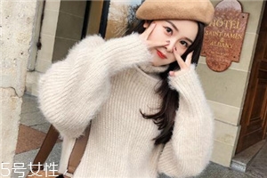 毛衣粘上老鼠膠怎么辦？千萬不要強力拉扯