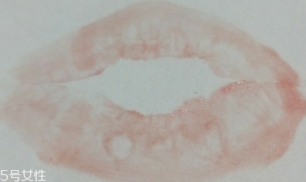 唇彩可以當眼影嗎？不建議這樣使用