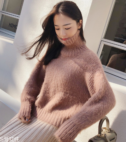 毛衣粘了碎頭發(fā)怎么辦？巧妙利用透明膠帶