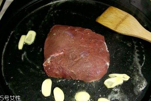 電餅鐺可以煎牛排嗎 電餅鐺煎牛排的技巧 電餅鐺可以煎牛排嗎 電餅鐺煎牛排的技巧