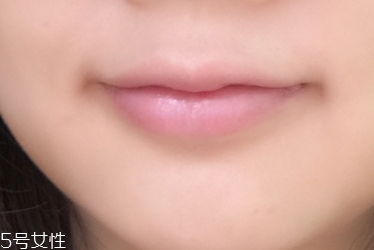 唇彩怎么涂？按照步驟涂抹