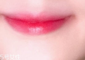 唇彩怎么涂？按照步驟涂抹