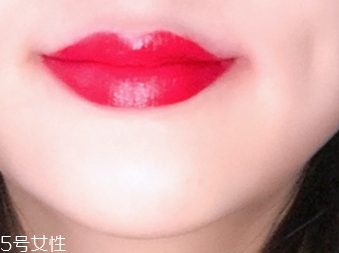 唇彩怎么涂？按照步驟涂抹