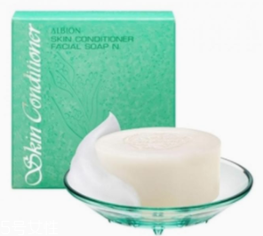 沒有卸妝水怎么卸妝？食用油+洗面奶也能搞定