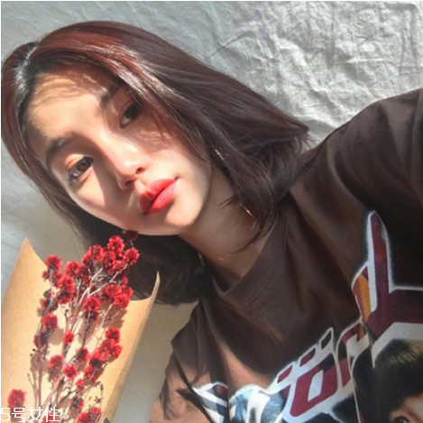 齊肩直發(fā)染什么顏色好看？簡單好看的齊肩發(fā)扎法