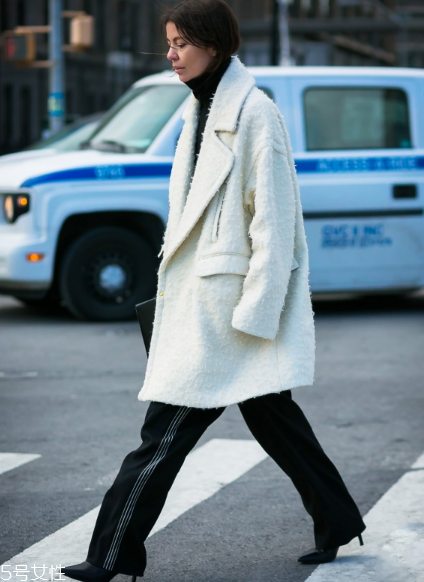 闊腿褲冬天怎么搭配？過一個時髦的冬天