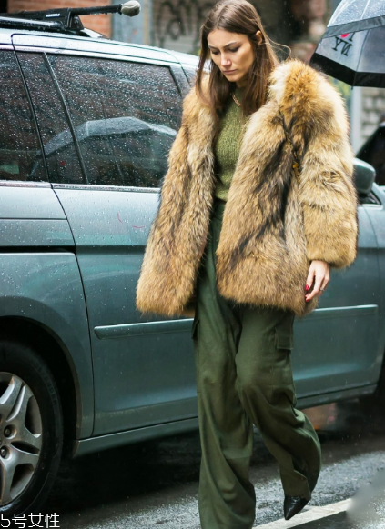 闊腿褲冬天怎么搭配？過一個時髦的冬天