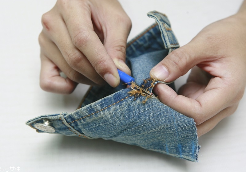 舊衣服改造保濕杯套教程 風(fēng)格多變 舊衣服改造保濕杯套教程 風(fēng)格多變