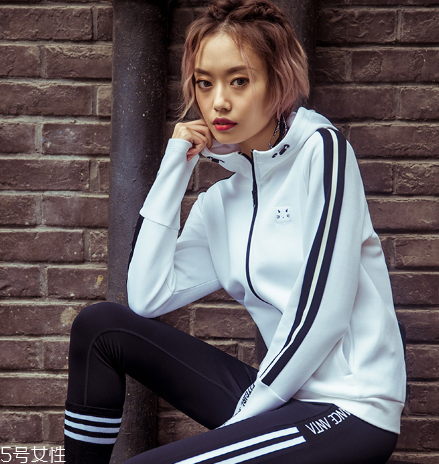 運動外套怎么搭配？打造活力氧氣女孩