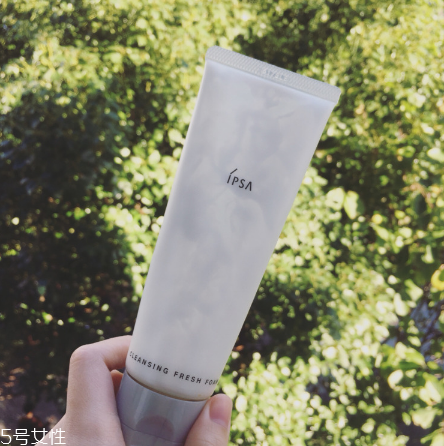 ipsa茵芙莎水潤美白去角質洗面奶好用嗎