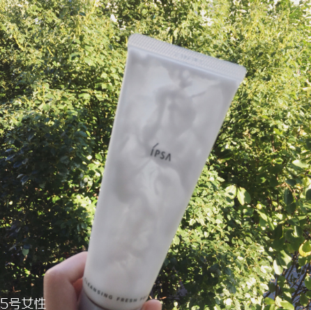 ipsa茵芙莎水潤美白去角質洗面奶好用嗎