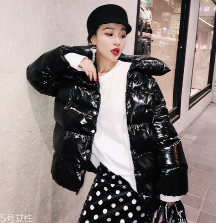 短款羽絨服怎么搭配？小個(gè)子女生的顯高利器