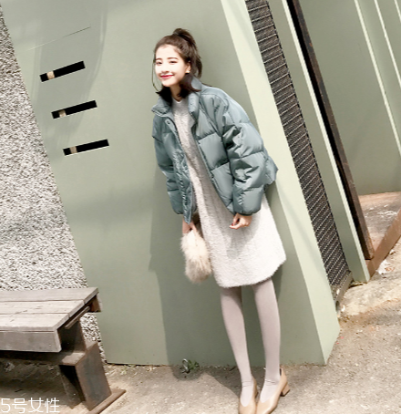 短款羽絨服怎么搭配？小個(gè)子女生的顯高利器
