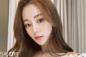 凌亂小卷中長發(fā)怎么弄好看？超美的凌亂小卷中長發(fā)