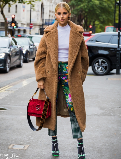 皮草搭配什么鞋子好看？四款鞋子搭配任你選