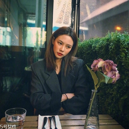 齊肩直發(fā)染什么顏色好看？簡單好看的齊肩發(fā)扎法