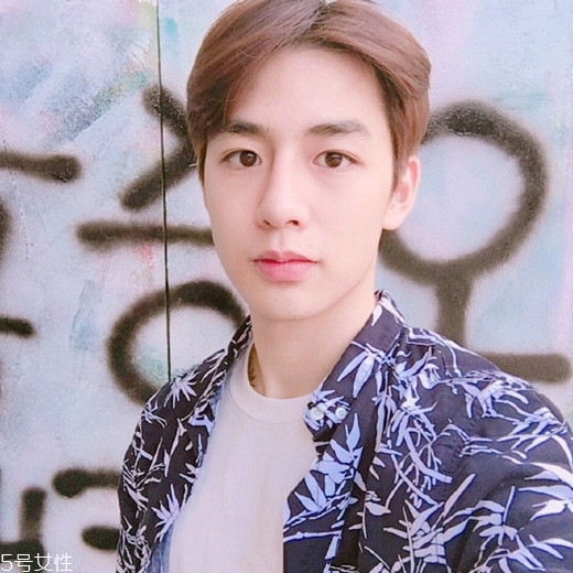 2022最流行發(fā)型顏色男生？男生潮流發(fā)型