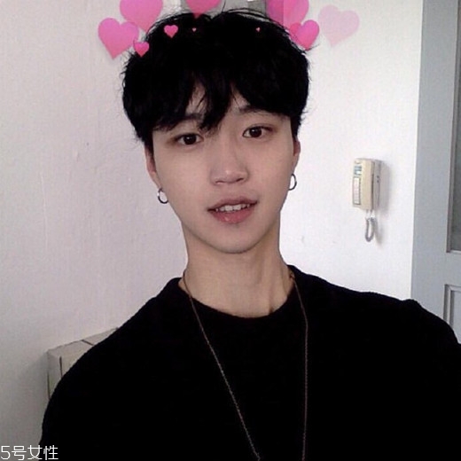 2022最流行發(fā)型顏色男生？男生潮流發(fā)型