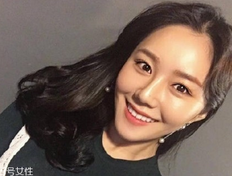 凌亂小卷中長發(fā)怎么弄好看？超美的凌亂小卷中長發(fā)