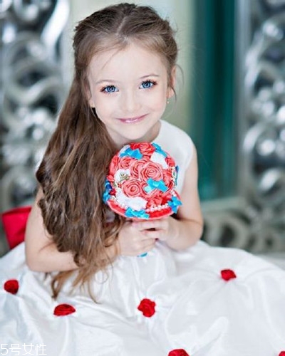 小女孩扎什么頭發(fā)好看？小公主發(fā)型大全