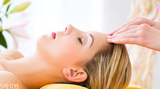 頭發(fā)干燥用什么洗發(fā)水好？讓你持久柔順