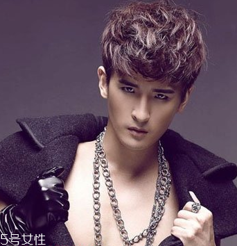 2022最流行發(fā)型顏色男生？男生潮流發(fā)型