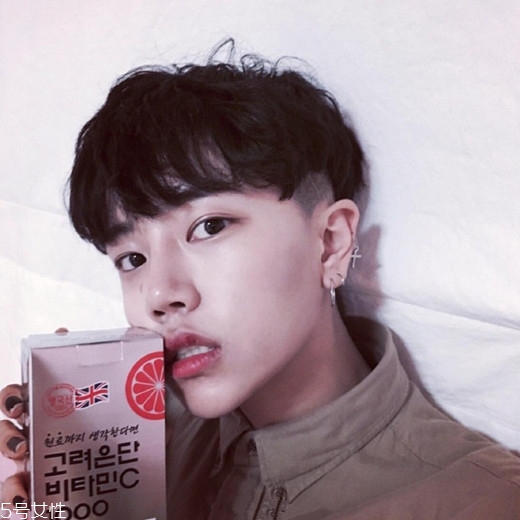 2022最流行發(fā)型顏色男生？男生潮流發(fā)型