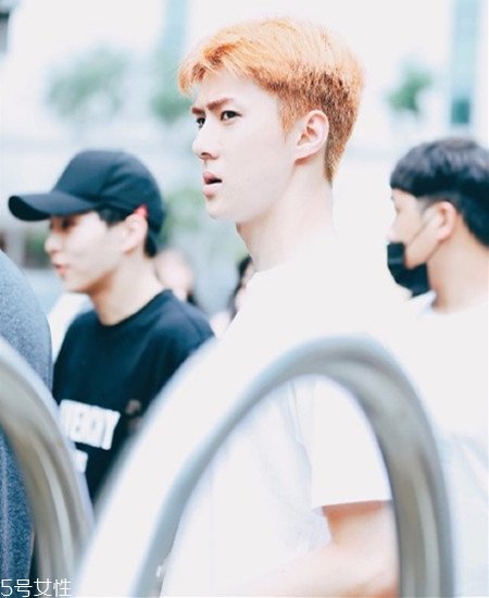 2022最流行發(fā)型顏色男生？男生潮流發(fā)型