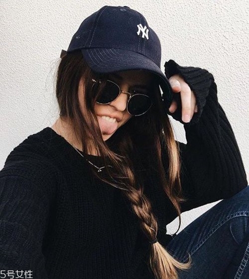 戴棒球帽適合什么發(fā)型？一分鐘學會15種新發(fā)型