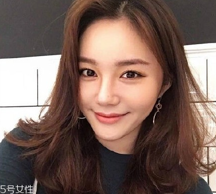 凌亂小卷中長發(fā)怎么弄好看？超美的凌亂小卷中長發(fā)