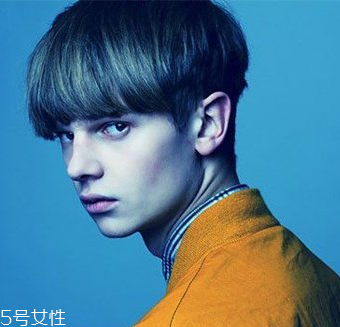 2022最流行發(fā)型顏色男生？男生潮流發(fā)型