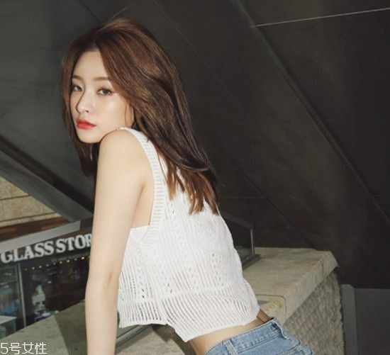 凌亂小卷中長發(fā)怎么弄好看？超美的凌亂小卷中長發(fā)