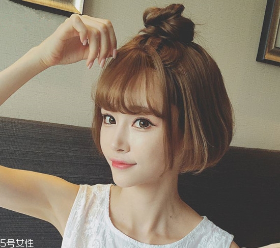 小波浪卷發(fā)怎么打理？焦糖色頭發(fā)超百搭