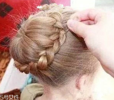 小女孩扎什么頭發(fā)好看？小公主發(fā)型大全