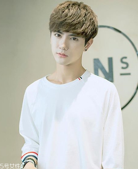 2022最流行發(fā)型顏色男生？男生潮流發(fā)型