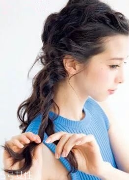 女生冬天長發(fā)怎么編好看？長發(fā)妹紙才懂得的痛