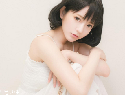 圓臉妹子怎么扎丸子頭好看？根據(jù)臉型選發(fā)型