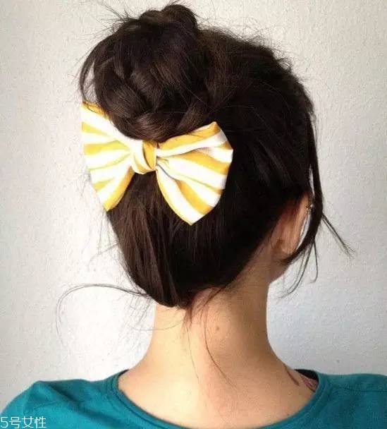 冬天系圍巾怎么扎頭發(fā)？適合搭配羽絨服的發(fā)型