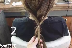 女生冬天長發(fā)怎么編好看？長發(fā)妹紙才懂得的痛